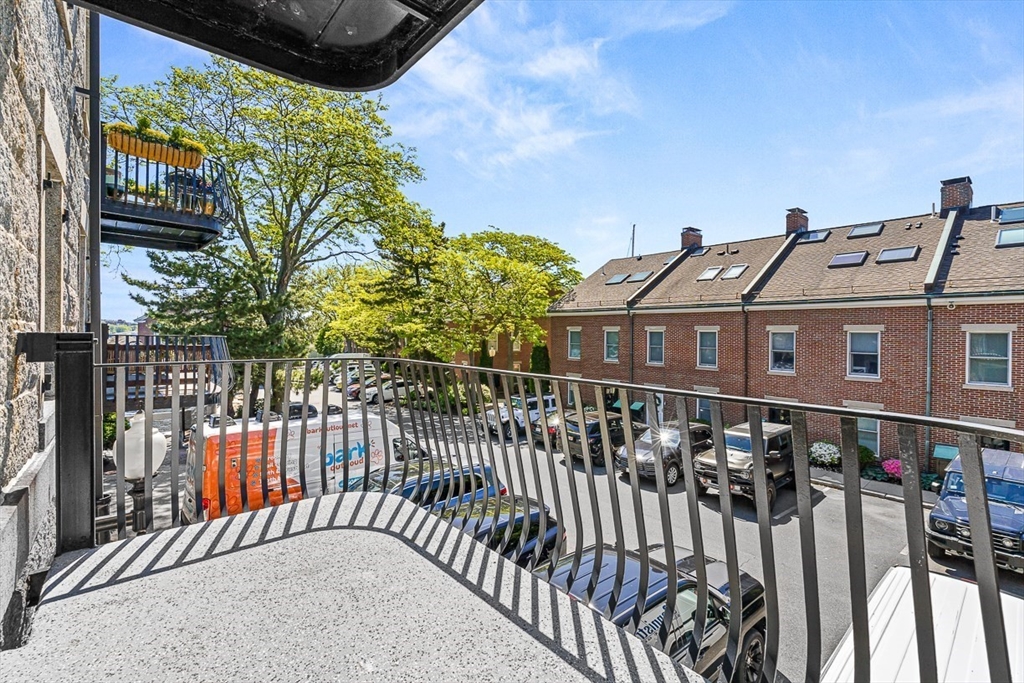 343 Commercial St 212