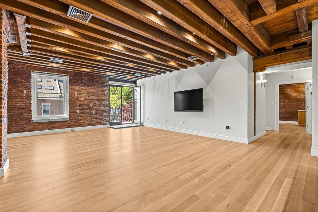 343 Commercial St 212