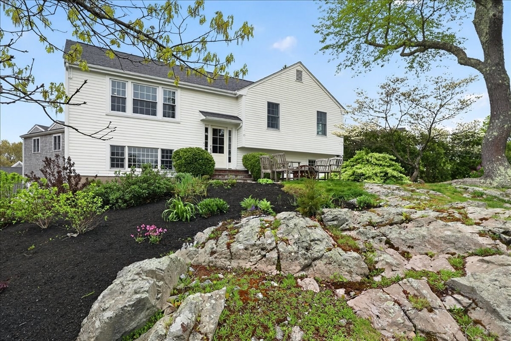 Photo of 10 Ocean View Dr, Hingham, MA