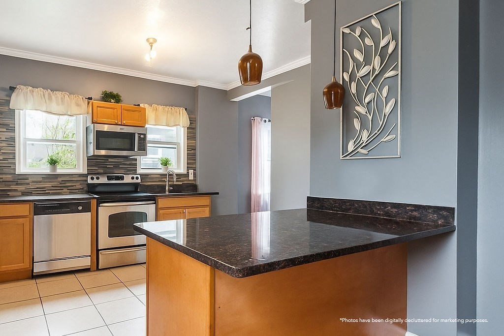 41 Carleton Ave