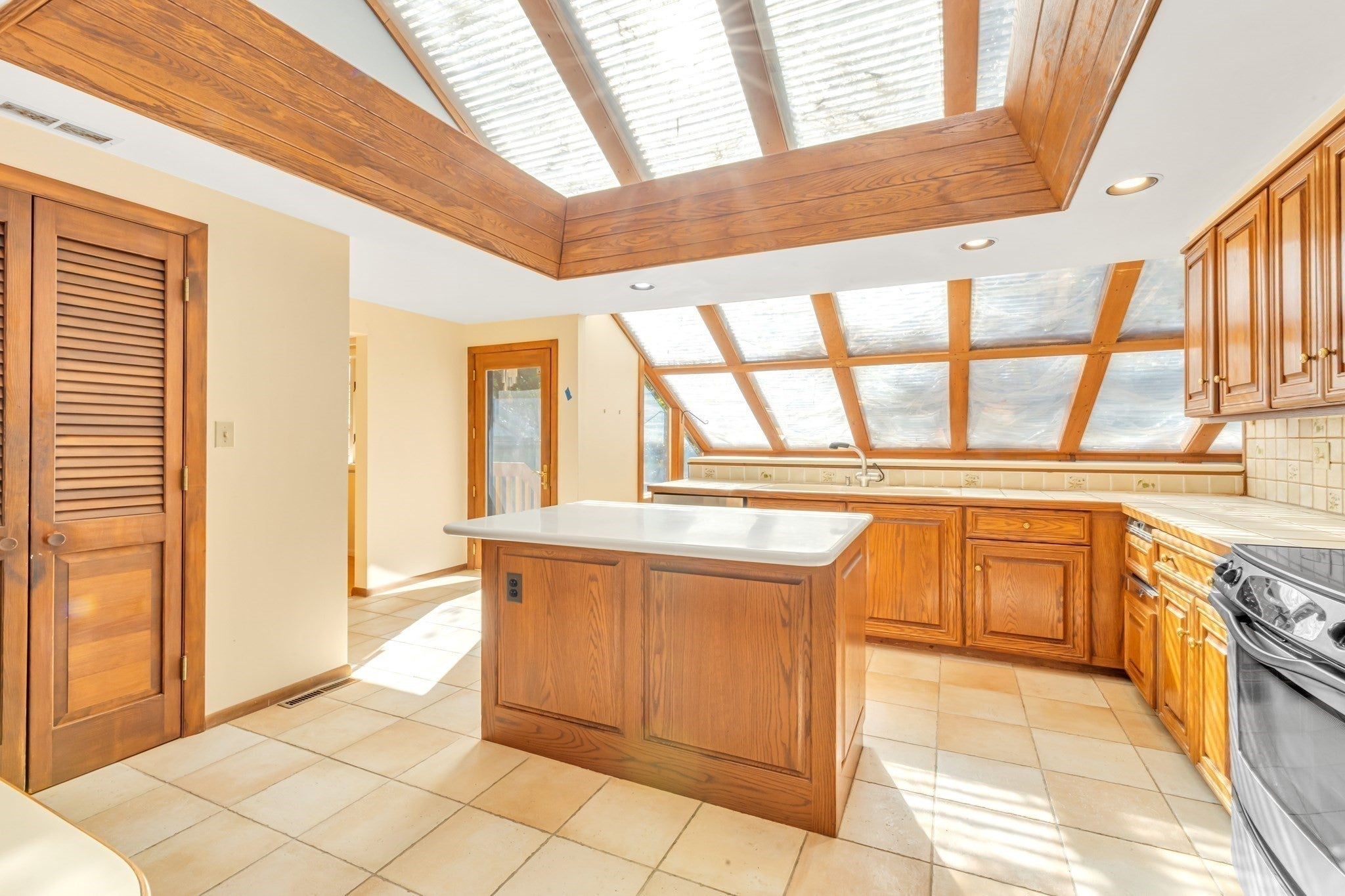 77 Woodward Ln, Boxborough, MA Photo #9