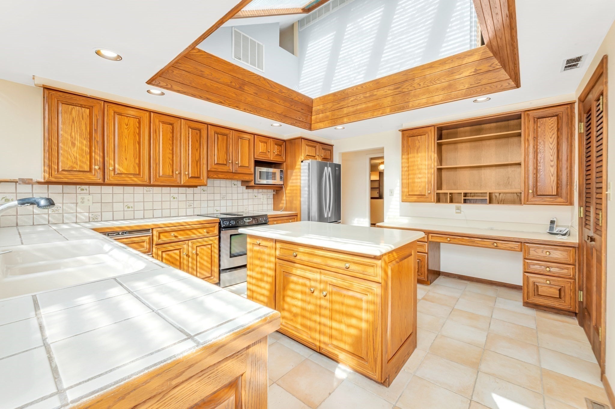 77 Woodward Ln, Boxborough, MA Photo #8