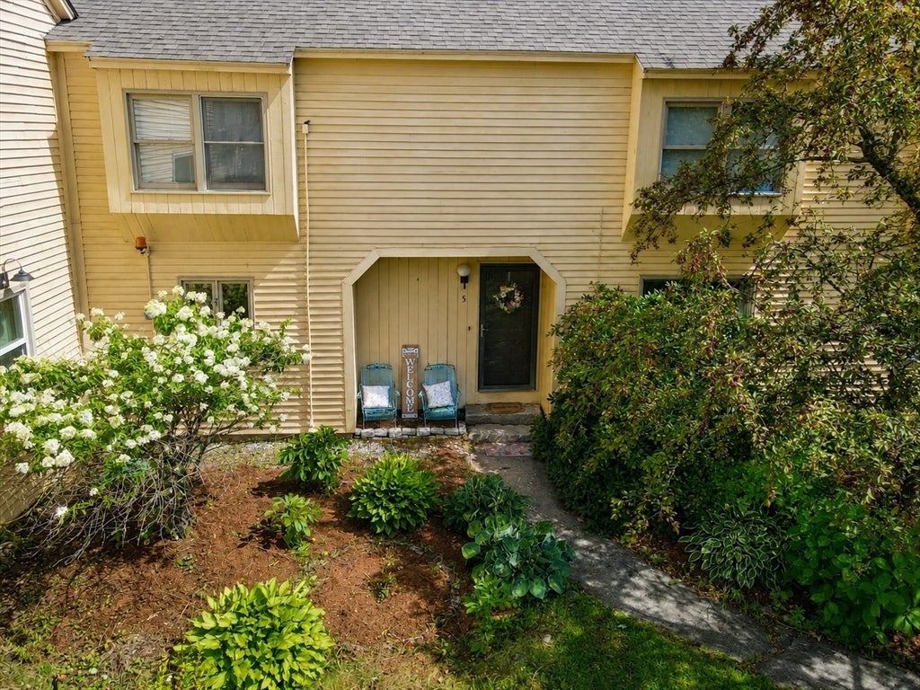 439 North River Road 5