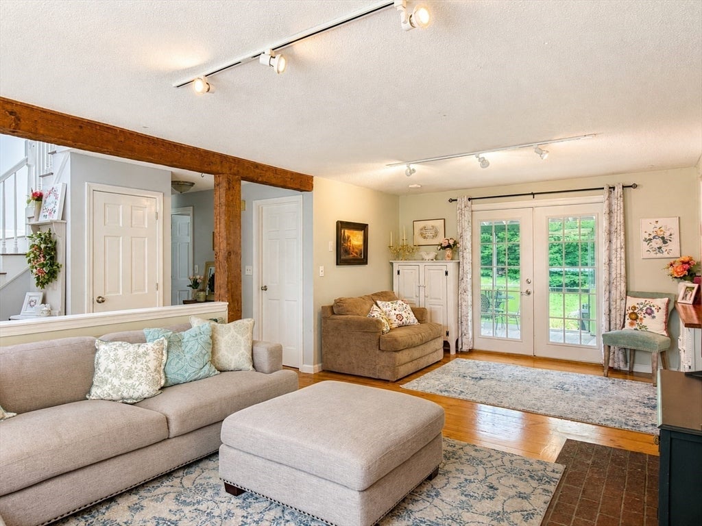 439 North River Road 5
