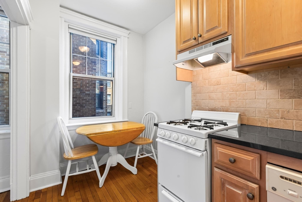 116 Riverway St 14