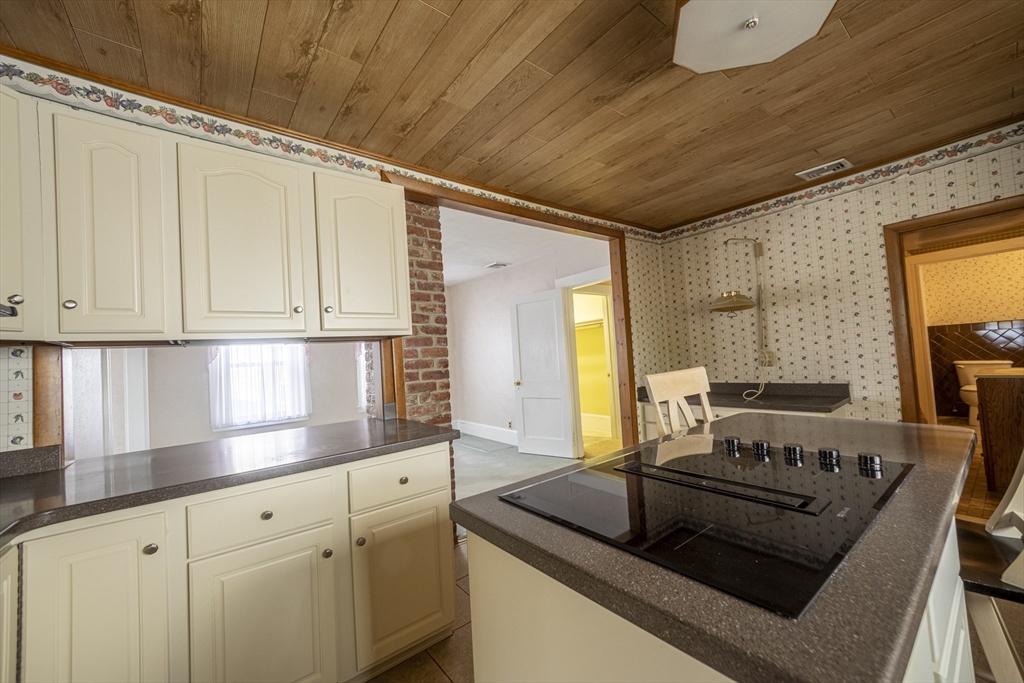 16 S Merrill St, Haverhill, MA Photo #9