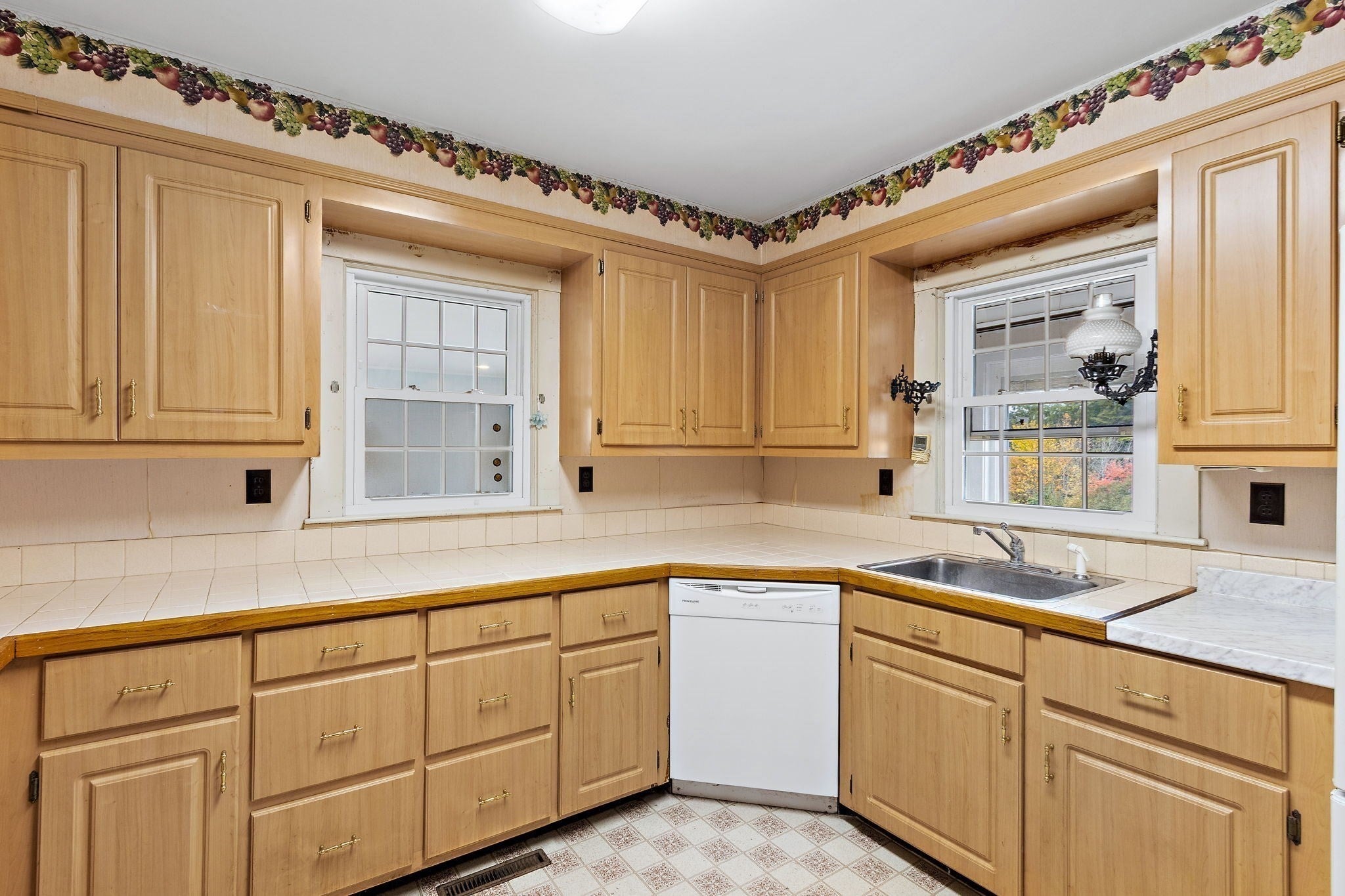 28 Lake St, Acushnet, MA Photo #18