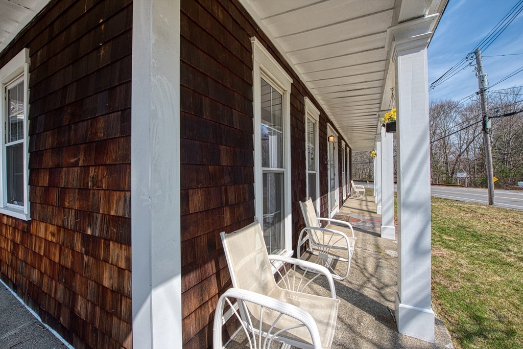 970 N Main St 1