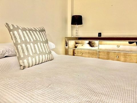 2 Earhart 121 Cambridge MA 02141