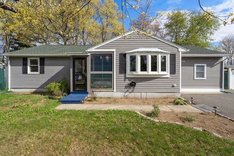 14 Melinda Ln Easthampton MA 01027