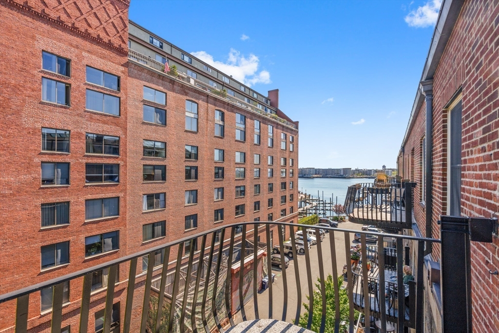 343 Commercial St 501