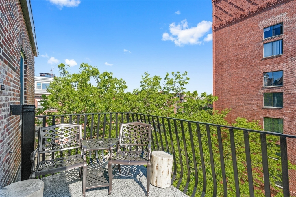 343 Commercial St 501