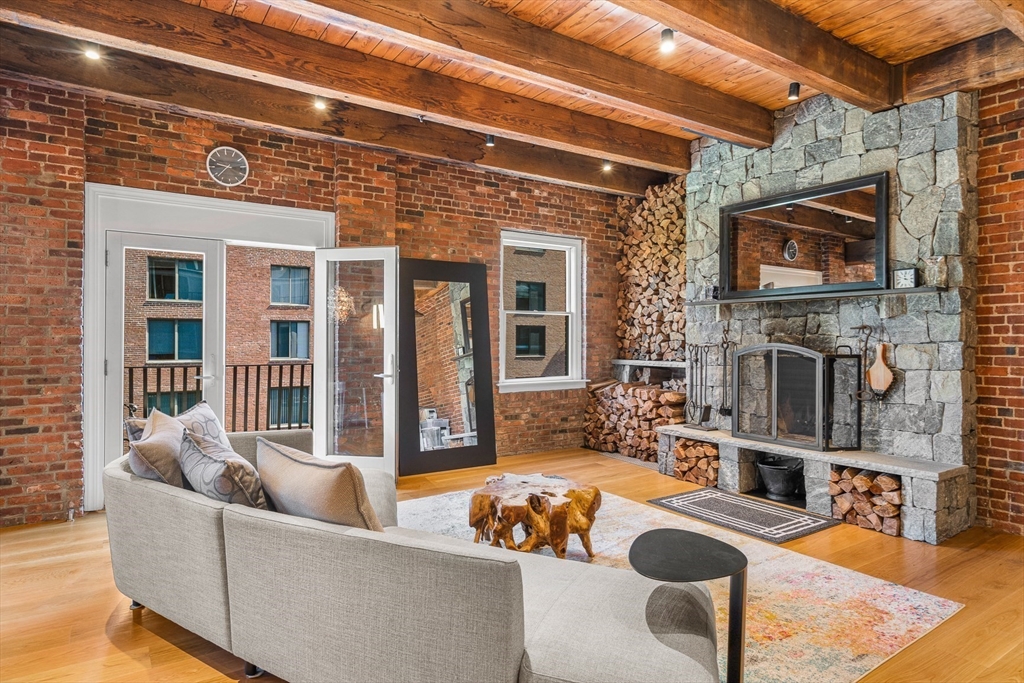 343 Commercial St 501