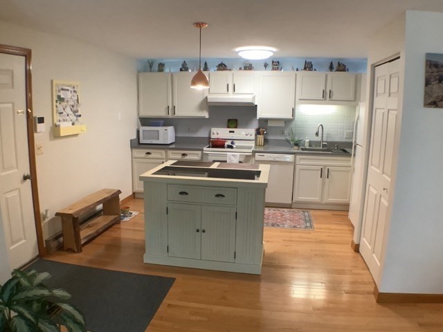 41 W Summit St 53