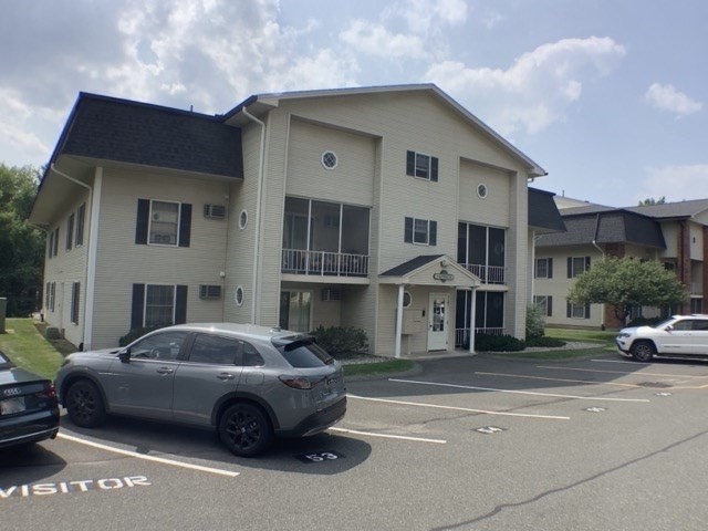 41 W Summit St 53