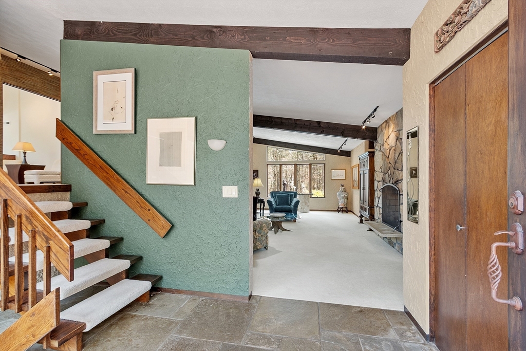 51 Carleton Rd
