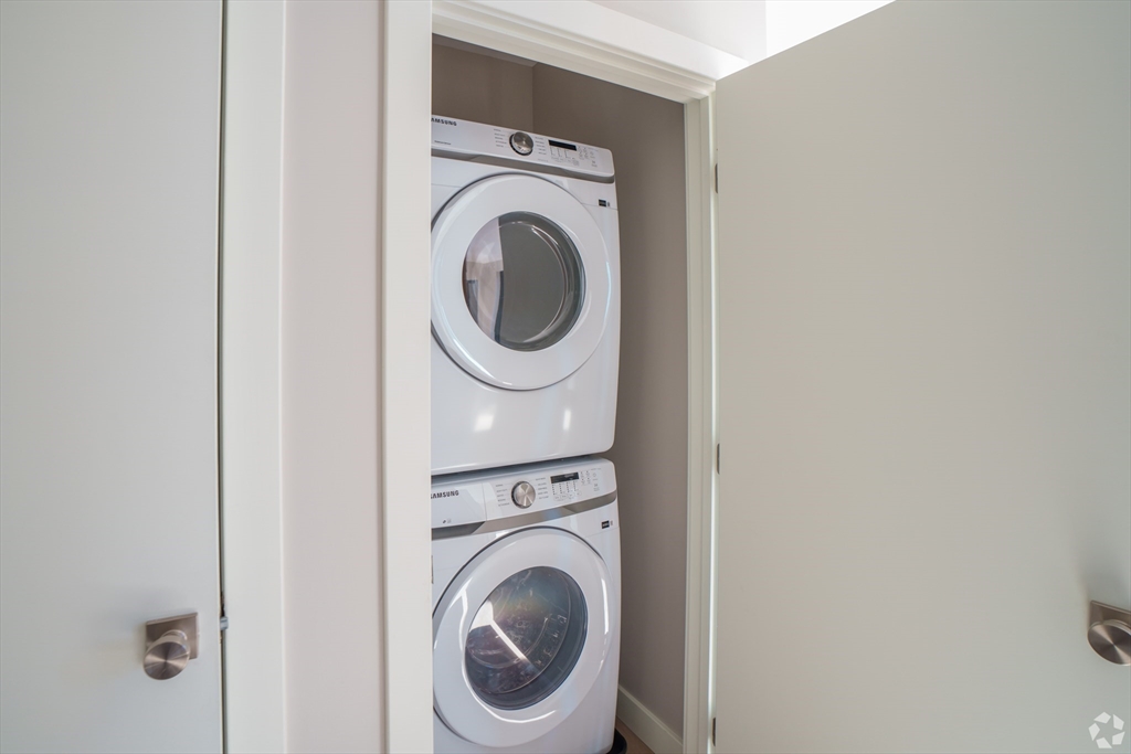 400 West Broadway 207