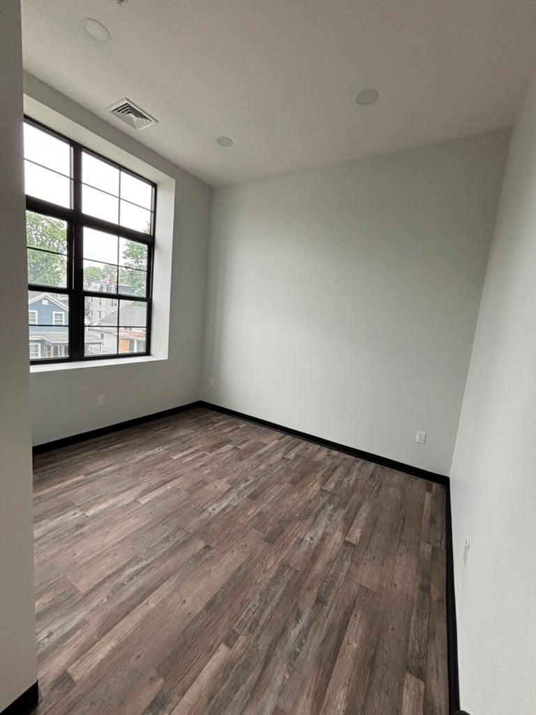 439 Pine St 102