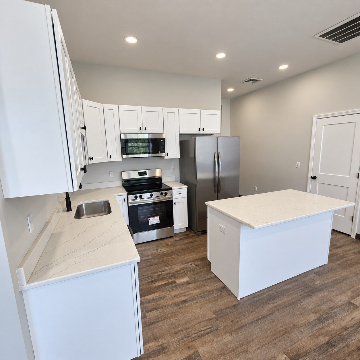 439 Pine St 102
