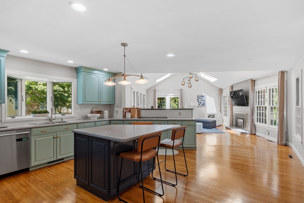 21 Valleyfield St
