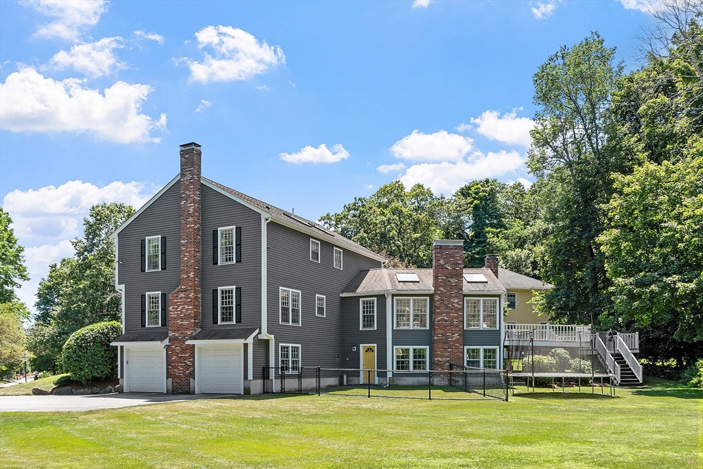 21 Valleyfield St