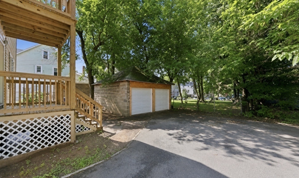 282 White St