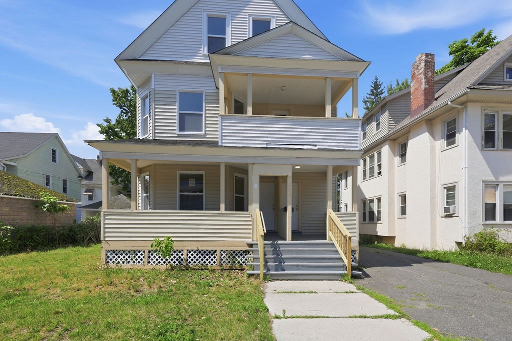 282 White St