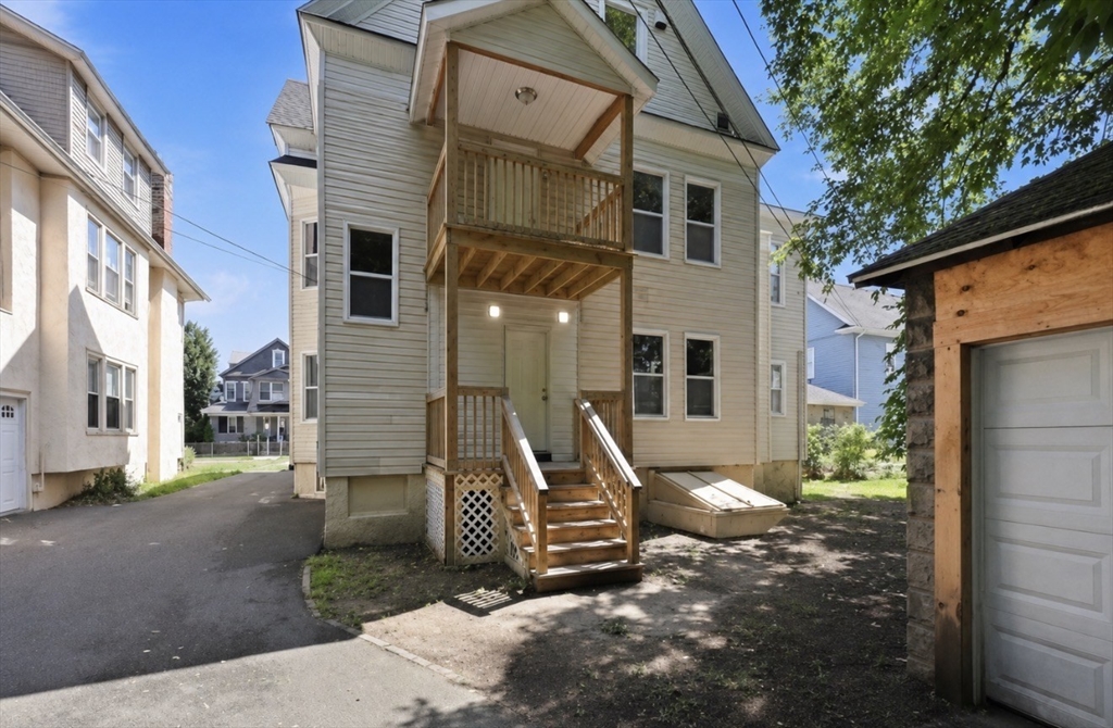 282 White St