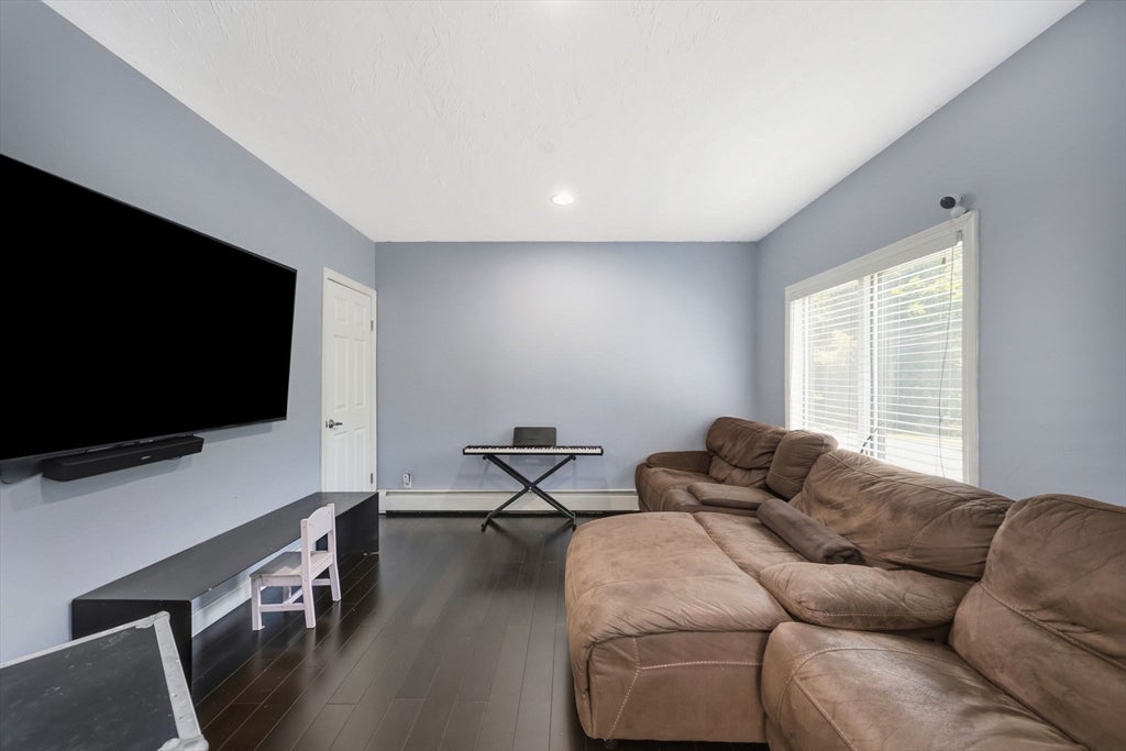 22 Cedar St