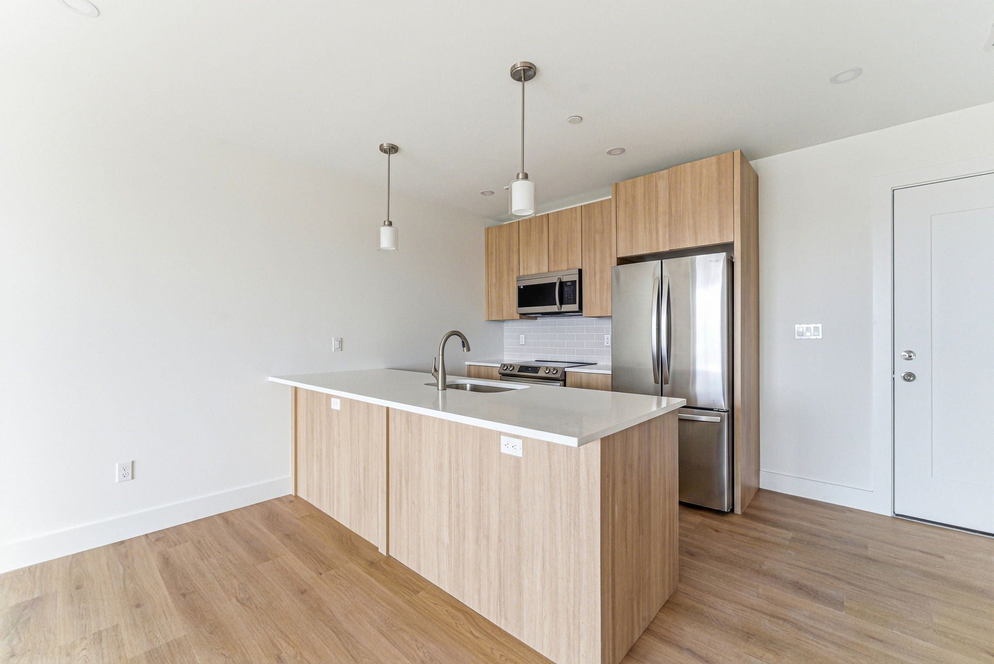 Click for 1035 Commonwealth Ave #604, Boston, MA slideshow