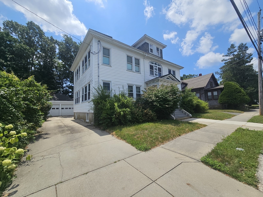 624-626 Coggeshall St