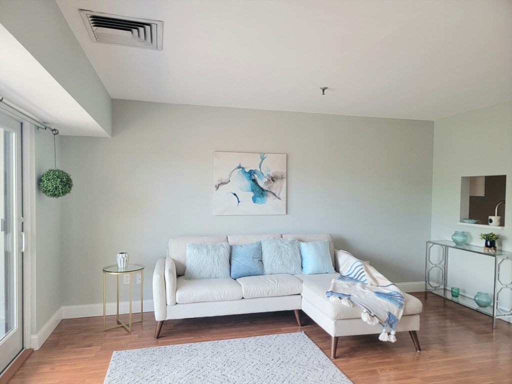 133 Commander Shea Blvd 504