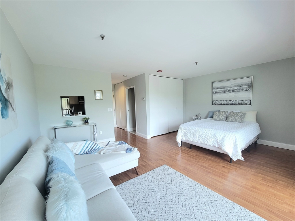133 Commander Shea Blvd 504