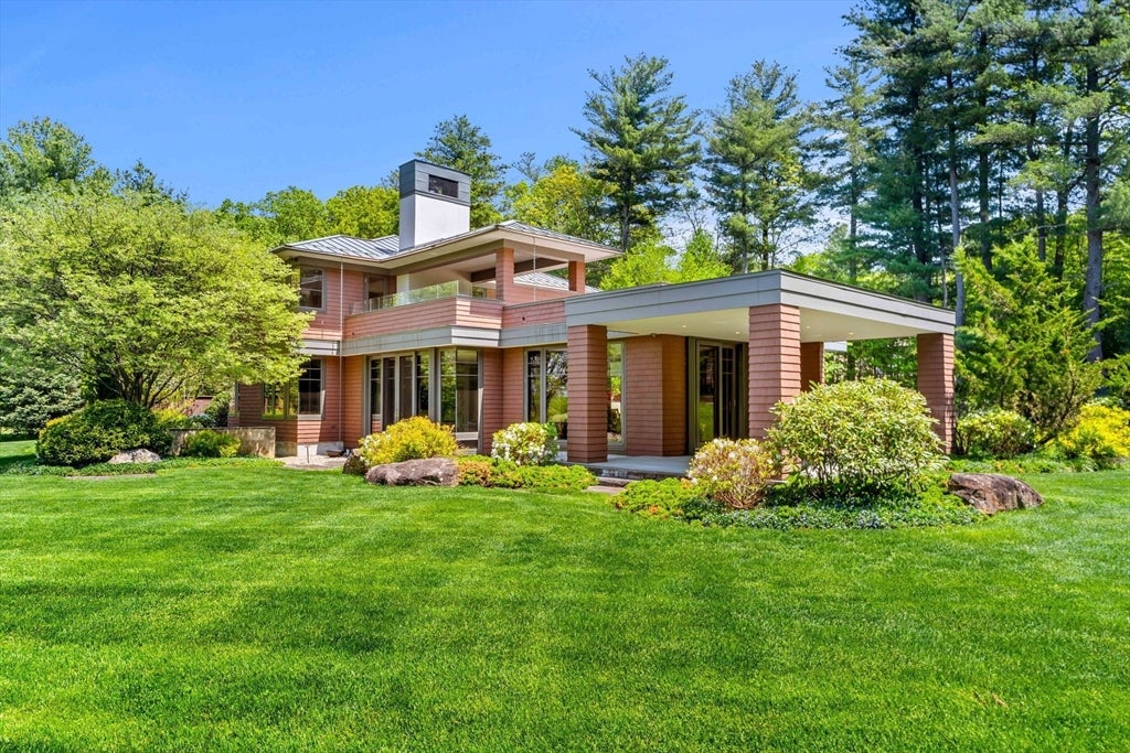 5 Redwood Cir
