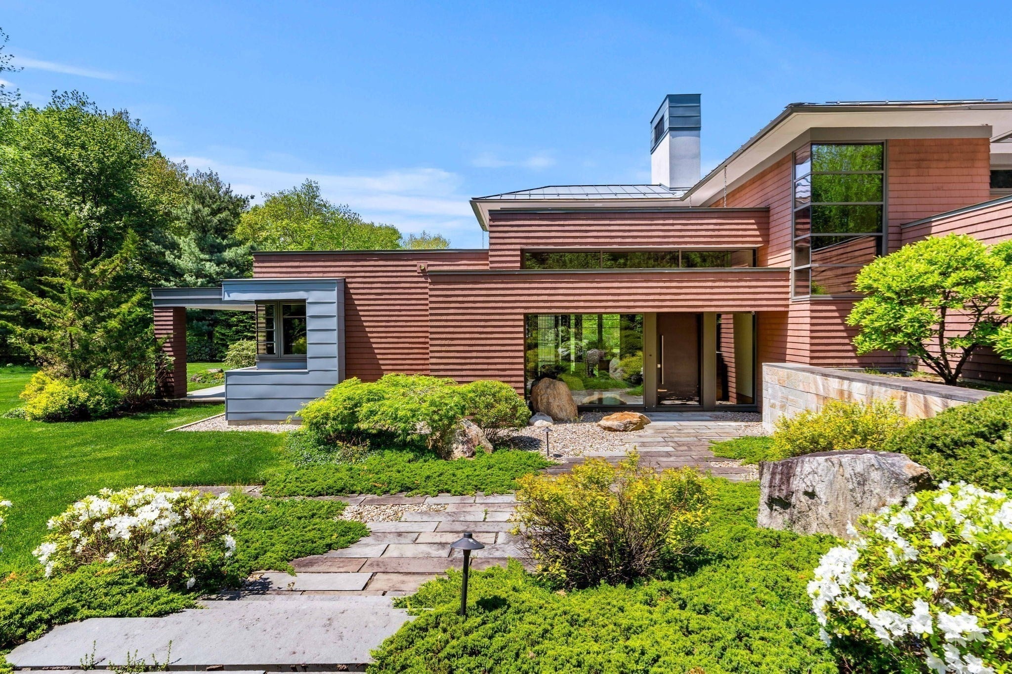 5 Redwood Cir