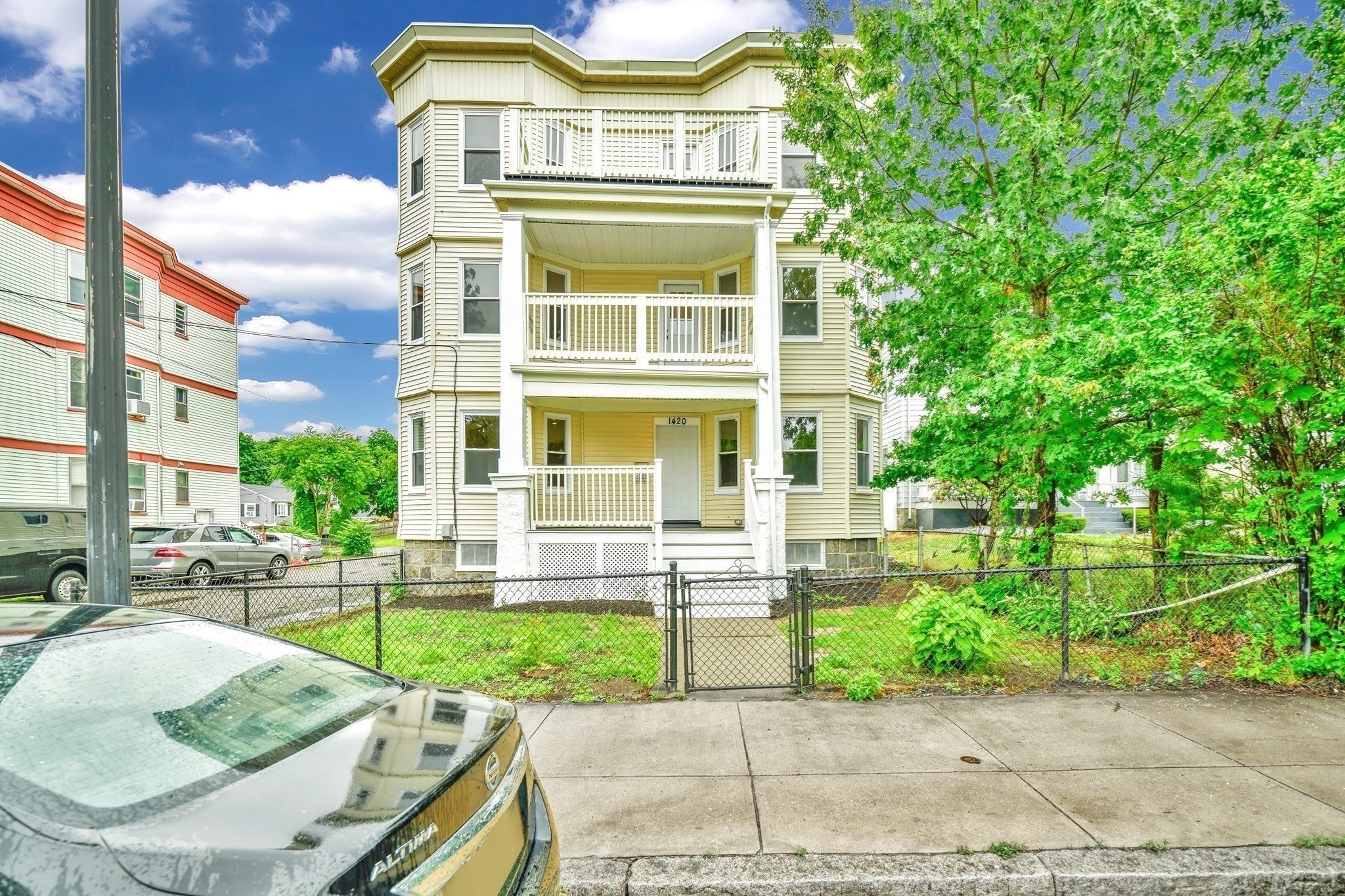 Click for 1420 River St #3, Boston, MA slideshow