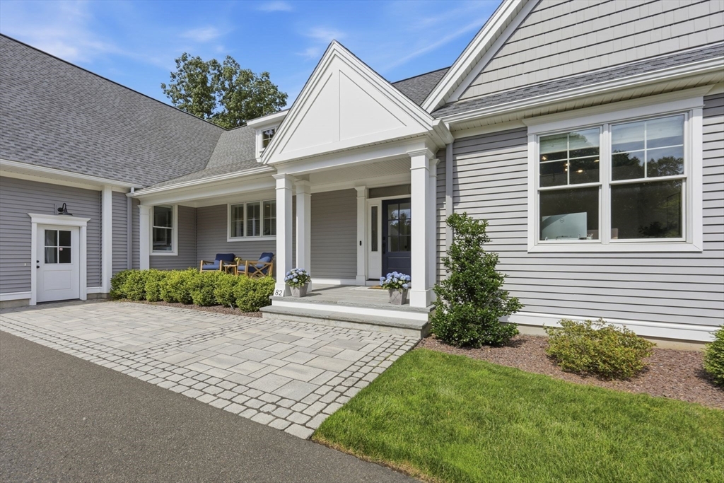 82 Churchill Dr