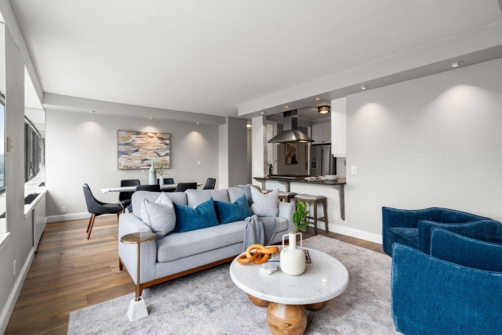 65 East India Row 26H