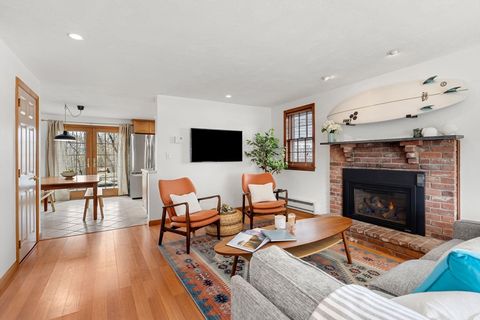 Photo of 23 Hillside Ave #23, Marblehead, MA 01945 (MLS # 73494136)