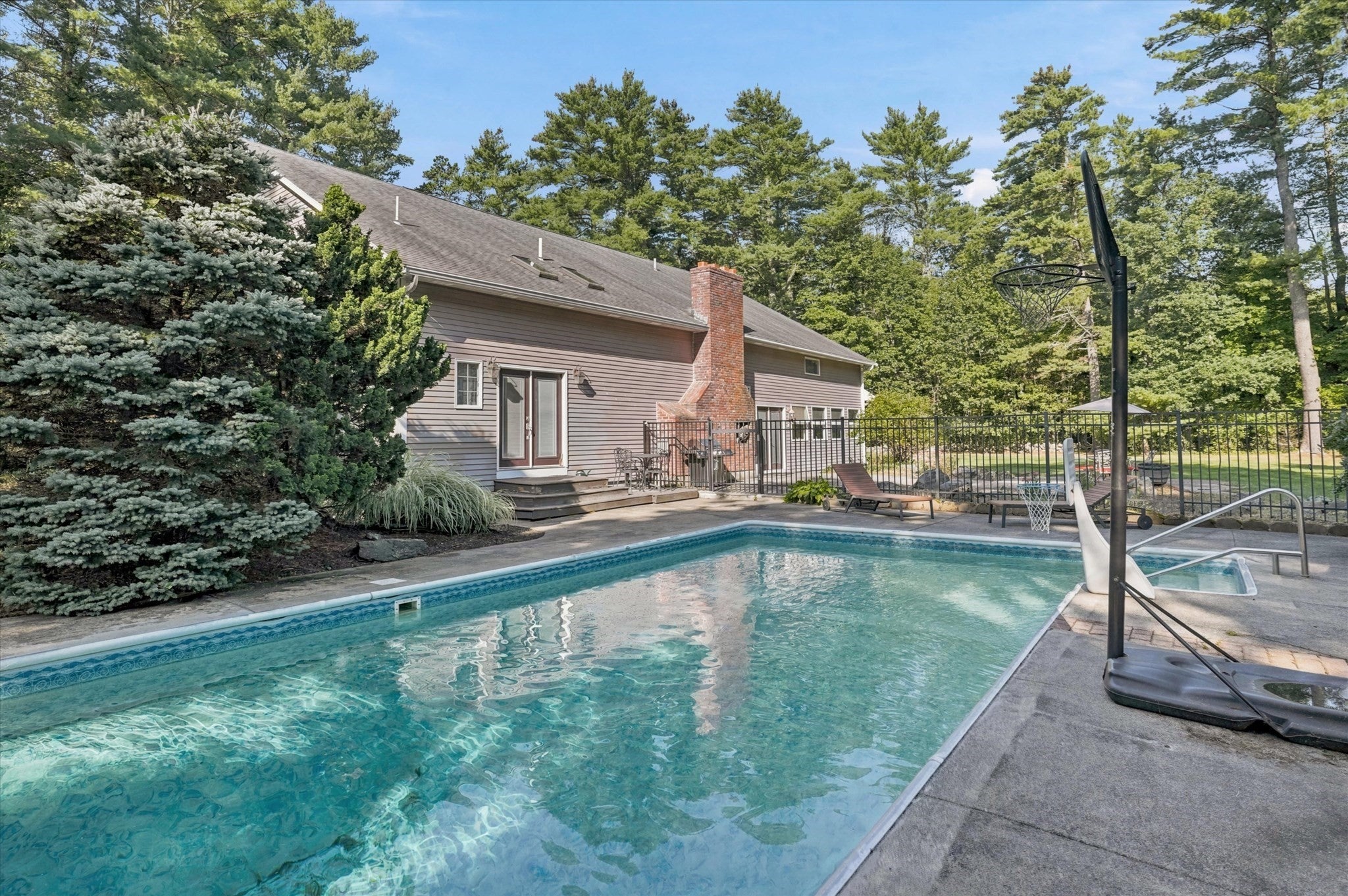 90 Topsfield Road