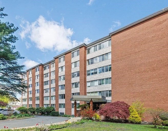 22 Chestnut Pl #306, Brookline, MA, 22 Chestnut Pl #306, Brookline, MA Photo #1