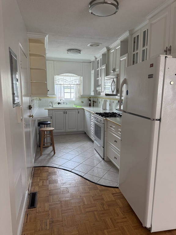 137 Lake Shore Rd #2, Boston, MA Photo #1