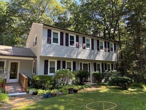 14 Pebble Ridge Road Amherst MA 01002