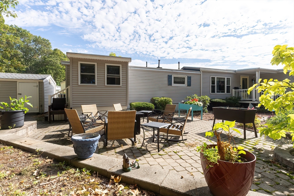 Plainville, Massachusetts 02762, United States, 2 Bedrooms Bedrooms, ,1 BathroomBathrooms,Residential,Active,224413