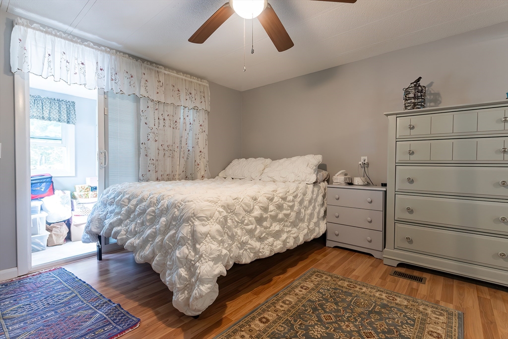 Plainville, Massachusetts 02762, United States, 2 Bedrooms Bedrooms, ,1 BathroomBathrooms,Residential,Active,224413