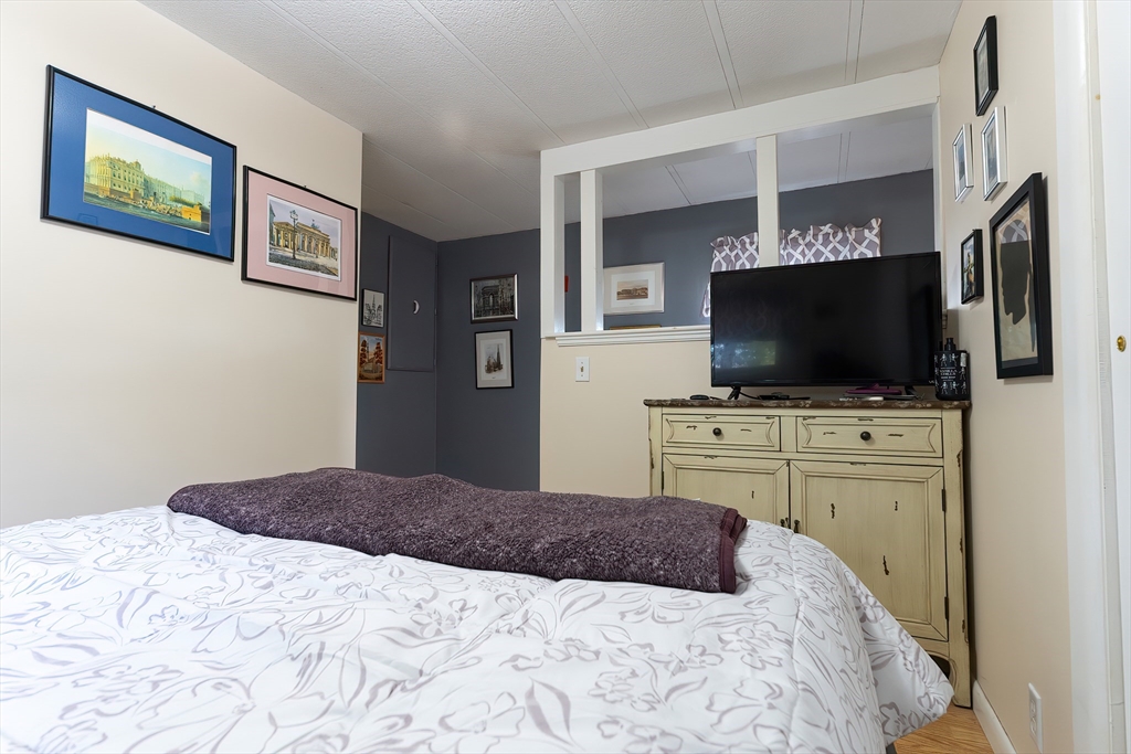 Plainville, Massachusetts 02762, United States, 2 Bedrooms Bedrooms, ,1 BathroomBathrooms,Residential,Active,224413