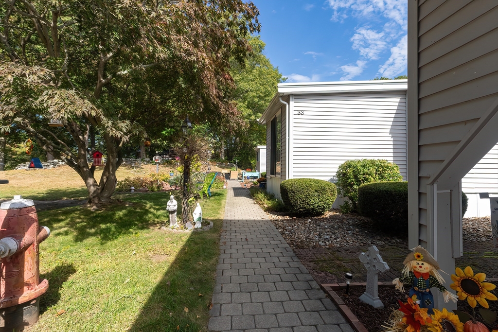 Plainville, Massachusetts 02762, United States, 2 Bedrooms Bedrooms, ,1 BathroomBathrooms,Residential,Active,224413