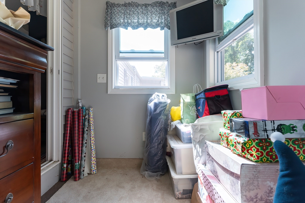 Plainville, Massachusetts 02762, United States, 2 Bedrooms Bedrooms, ,1 BathroomBathrooms,Residential,Active,224413