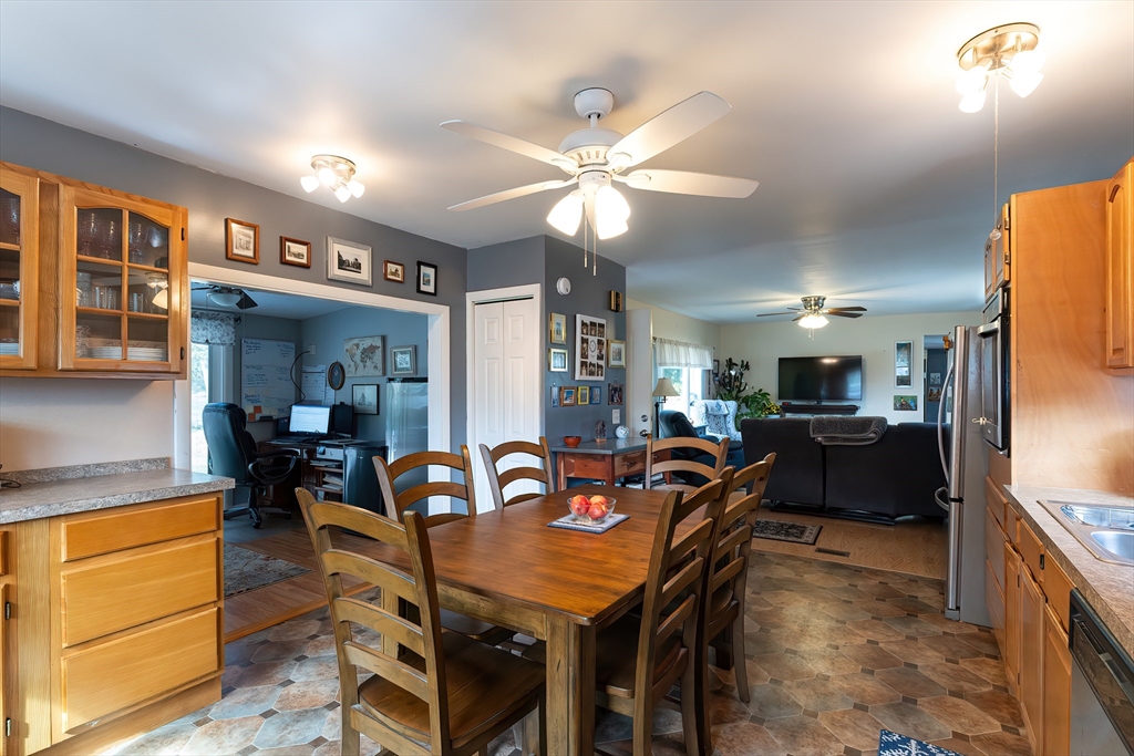 Plainville, Massachusetts 02762, United States, 2 Bedrooms Bedrooms, ,1 BathroomBathrooms,Residential,Active,224413