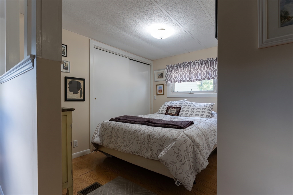 Plainville, Massachusetts 02762, United States, 2 Bedrooms Bedrooms, ,1 BathroomBathrooms,Residential,Active,224413